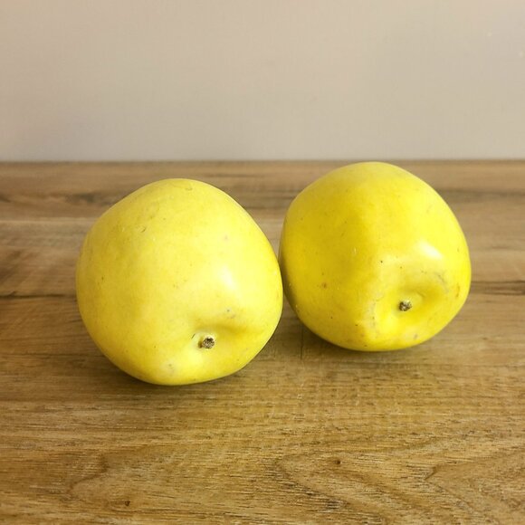 2 realistic looking artificial apples. Kitchen decor. - Picture 4 of 4